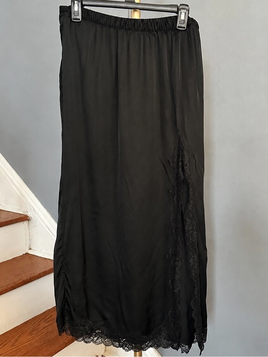 aerie Dresses & Skirts - Aerie black midi slip skirt in size Large